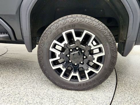Used 2025 GMC Sierra 2500 AT4 w/ AT4 Premium Plus Package AWD/4WD image 8
