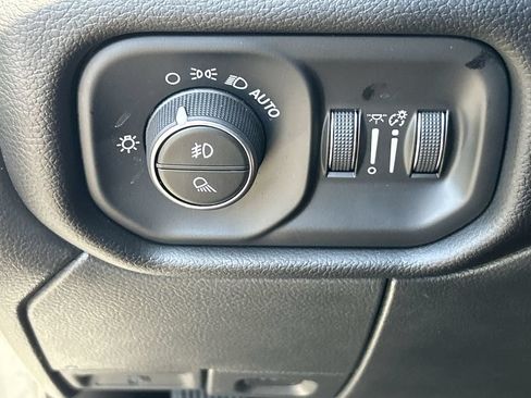 Used 2025 RAM 2500 Laramie AWD/4WD image 18