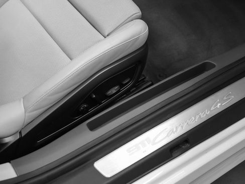 Certified 2020 Porsche 911 Carrera 4S image 25