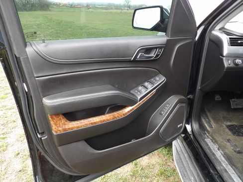 Used 2018 Chevrolet Suburban Premier image 11