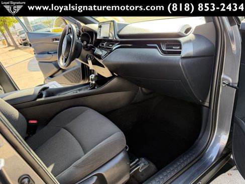 Used 2018 Toyota C-HR XLE image 31