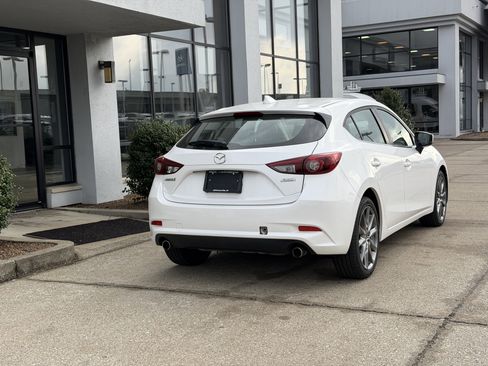 Used 2018 MAZDA MAZDA3 Grand Touring w/ Premium Equipment Package image 5