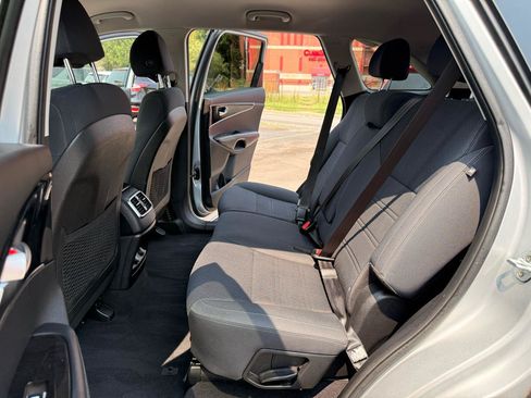 Used 2018 Kia Sorento FWD image 11