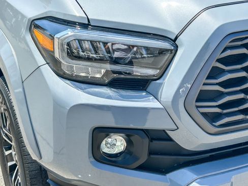 Used 2020 Toyota Tacoma TRD Sport w/ Technology Package RWD image 4