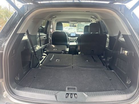 Used 2022 Ford Explorer XLT w/ Equipment Group 202A image 30