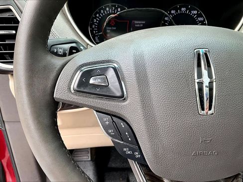 Used 2018 Lincoln MKX Reserve w/ Driver Assistance Package FWD image 24