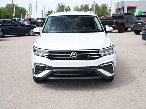 Used 2023 Volkswagen Tiguan SE FWD image 3