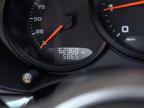 Used 2018 Porsche 718 Boxster image 21