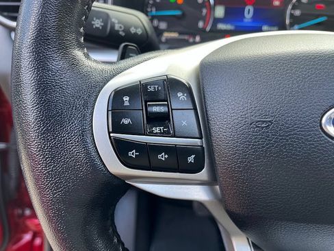 Used 2020 Ford Explorer XLT w/ Equipment Group 202A AWD/4WD image 14