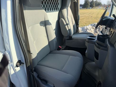 Used 2014 Ford E-250 and Econoline 250 w/ Power Group image 23