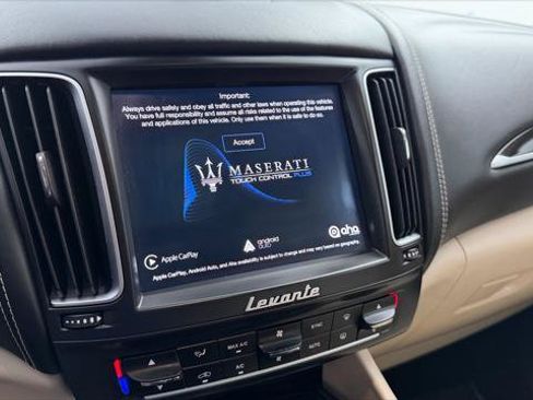 Used 2018 Maserati Levante GranLusso AWD/4WD image 24