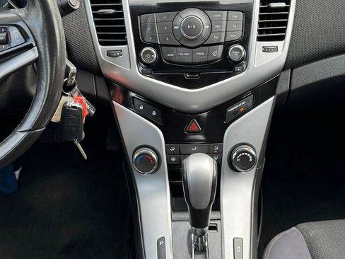 Used 2014 Chevrolet Cruze LT image 17