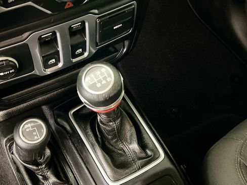 Used 2018 Jeep Wrangler Sport image 25