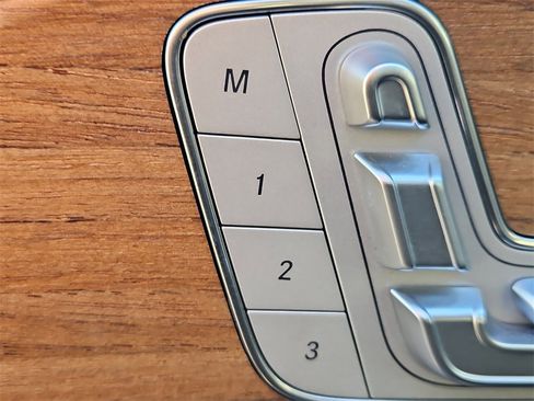 Used 2020 Mercedes-Benz GLE 450 4MATIC w/ Premium Package image 21