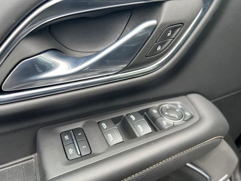 Used 2024 Chevrolet Suburban Premier image 12