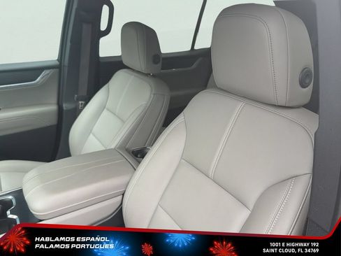 Certified 2026 GMC Acadia Elevation w/ Elevation Premium Package FWD image 14