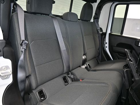 Used 2025 Jeep Gladiator Sport image 32