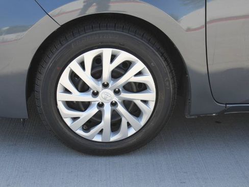 Used 2017 Toyota Corolla LE w/ Carpet Mat Package (TMS) FWD image 36