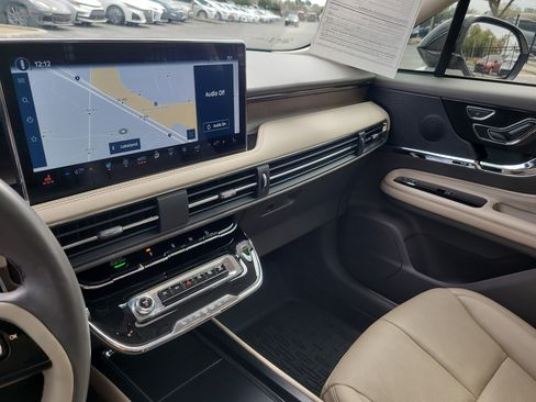 Used 2023 Lincoln Corsair Reserve w/ Equipment Group 201A image 23