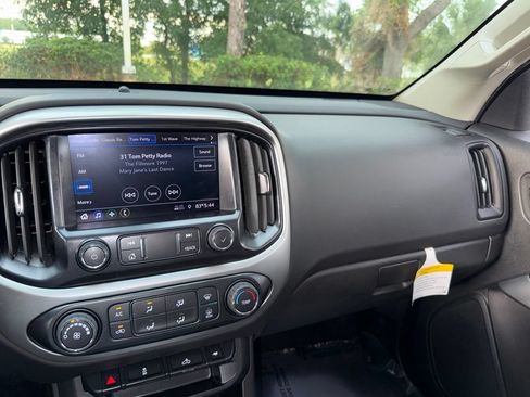 Used 2022 Chevrolet Colorado LT w/ LT Convenience Package AWD/4WD image 41