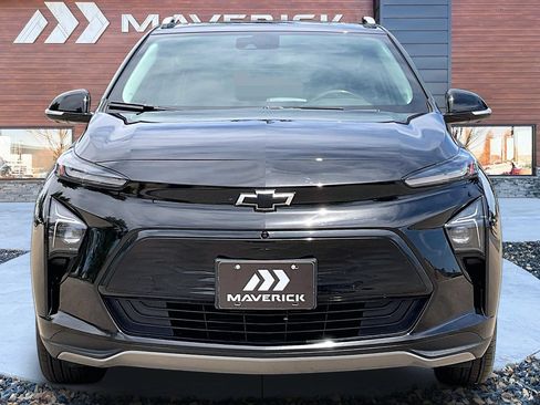 Used 2022 Chevrolet Bolt EUV Premier w/ Sun & Sound Package FWD image 2