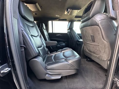 Used 2017 Cadillac Escalade ESV Platinum image 20