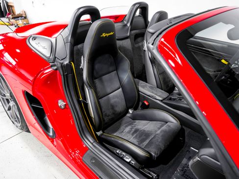 Used 2016 Porsche Boxster Spyder image 26