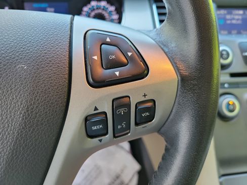 Used 2014 Ford Taurus SEL image 32