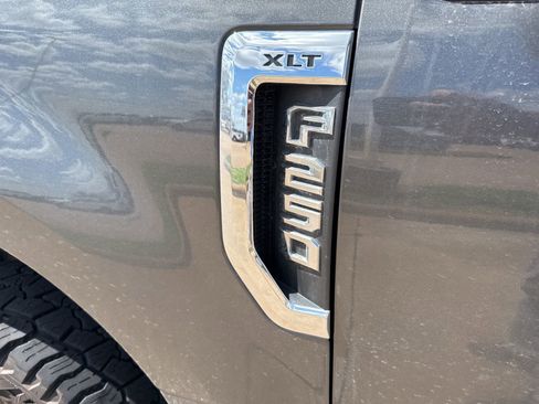 Used 2017 Ford F250 XLT w/ XLT Value Package image 12