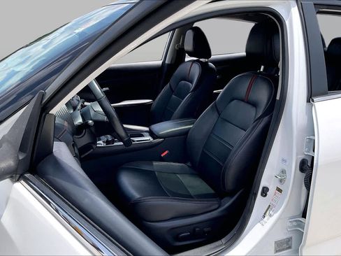 Used 2025 Nissan Sentra SR w/ SR Premium Package FWD image 8