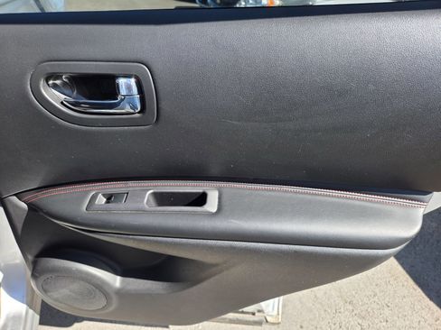 Used 2011 Nissan Rogue SV w/ SL Pkg image 12