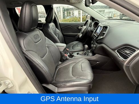 Used 2019 Jeep Cherokee Overland image 18