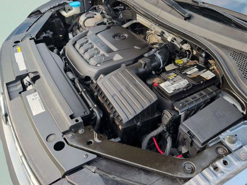Used 2020 Volkswagen Tiguan S image 37