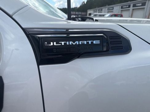 Used 2024 GMC Sierra 3500 Denali Ultimate AWD/4WD image 5