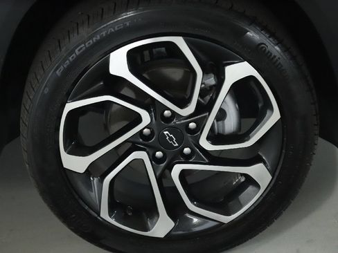 Used 2025 Chevrolet Trax RS w/ Sunroof Package FWD image 10
