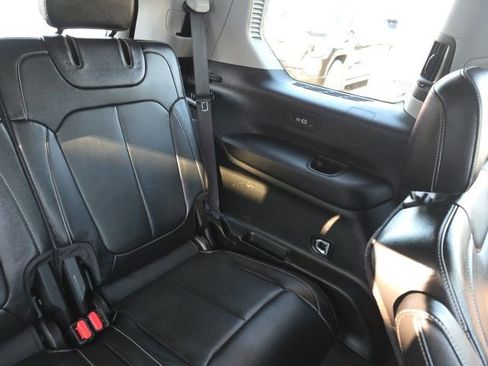 Used 2022 Jeep Grand Cherokee L Limited image 17