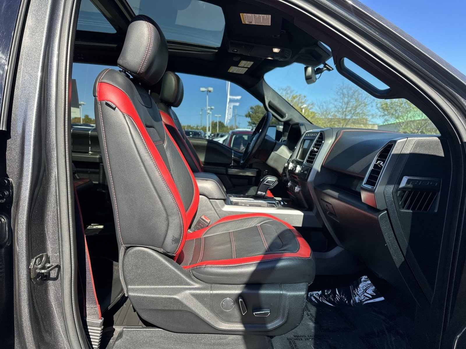 Used 2018 Ford F150 Lariat w/ Equipment Group 502A Luxury AWD/4WD image 28