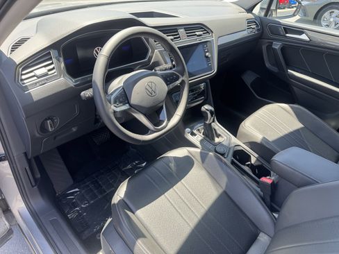 Used 2022 Volkswagen Tiguan SE AWD/4WD image 16