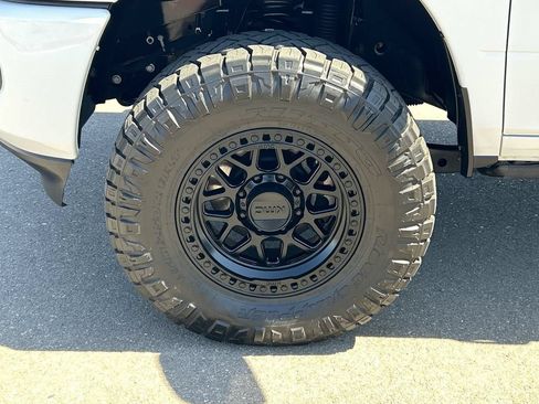 Used 2025 RAM 2500 Laramie AWD/4WD image 32