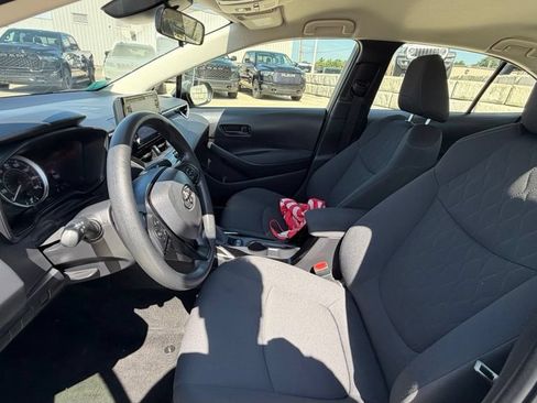 Used 2022 Toyota Corolla LE FWD image 11