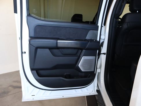 Used 2025 Ford F250 Platinum w/ Tremor Off-Road Package image 39