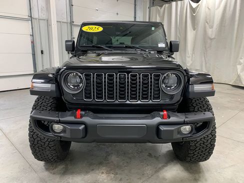 Used 2025 Jeep Wrangler Unlimited Rubicon AWD/4WD image 30