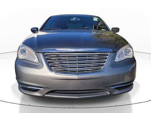 Used 2013 Chrysler 200 Touring FWD image 2