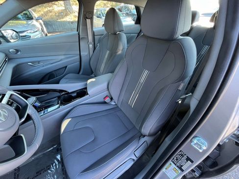 Used 2025 Hyundai Elantra SEL image 36