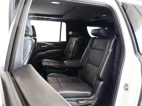 Used 2022 Cadillac Escalade ESV Premium Luxury w/ Performance Package AWD/4WD image 20