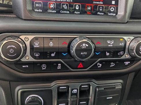 Used 2021 Jeep Wrangler Unlimited Sahara AWD/4WD image 29