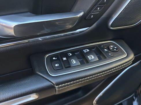 Used 2023 RAM 1500 Laramie AWD/4WD image 12