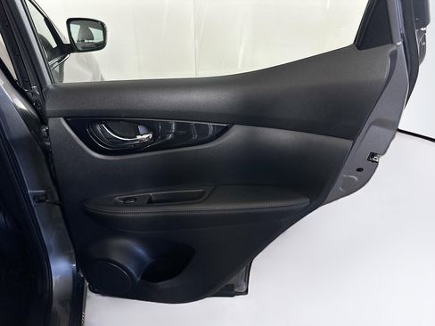 Used 2017 Nissan Rogue Sport SV image 28