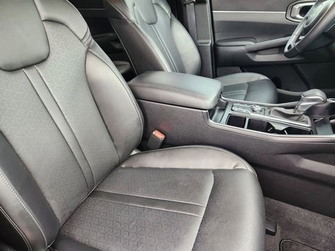 Used 2023 Kia Sorento S image 10