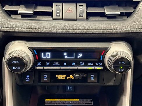 Used 2019 Toyota RAV4 Limited image 15